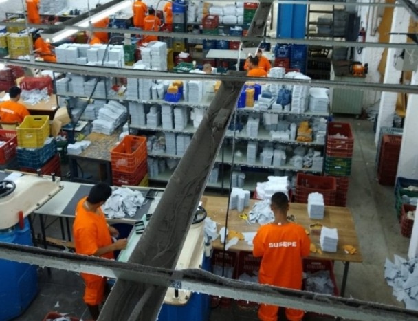 Presos trabalham na unidade de Erechim
