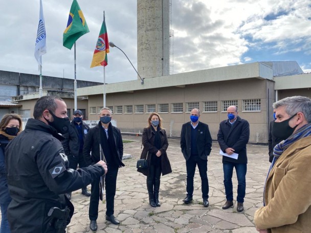 Solenidade em frente ao Presídio de Osório