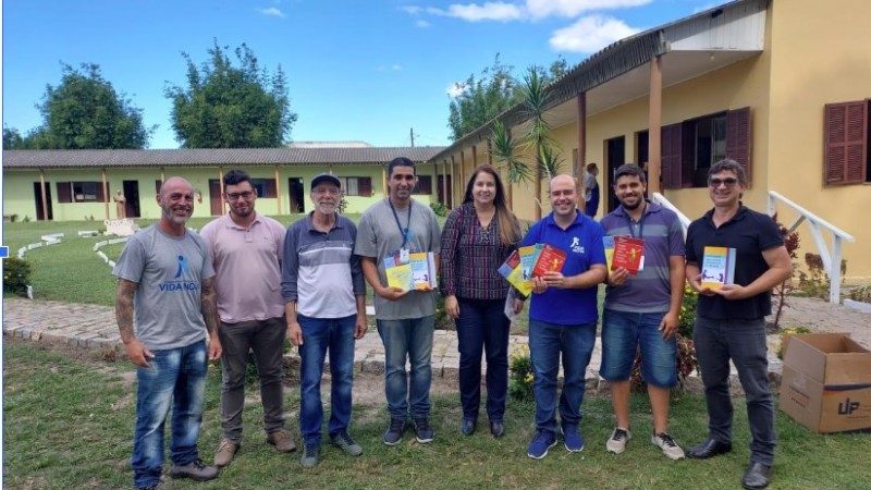 Diretora Alessandra em visita à comunidade terapêutica Vila Nova, em Rio Grande