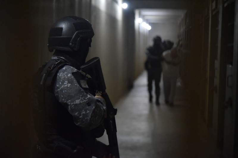 Por volta das 4h desta quinta (15), forças de segurança buscaram detentos nas duas penitenciárias para a transferência