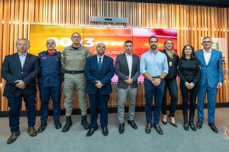 Governador acompanhado das cúpulas da SSP e SSPS