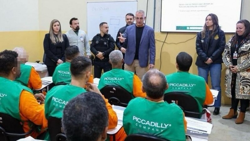Secretário Jorge Pozzobom acompanhou início do curso