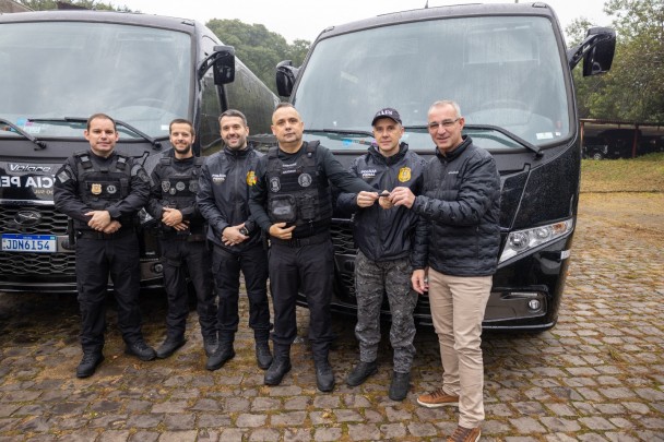 Micro ônibus Polícia Penal