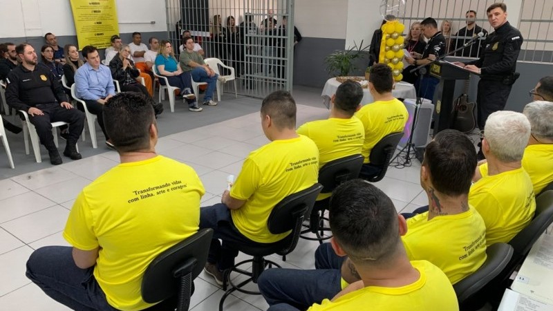 Em sua 3&ordf; edi&ccedil;&atilde;o, o Curso de Costura Industrial, ministrado pelo Senai, teve 11 formandos 